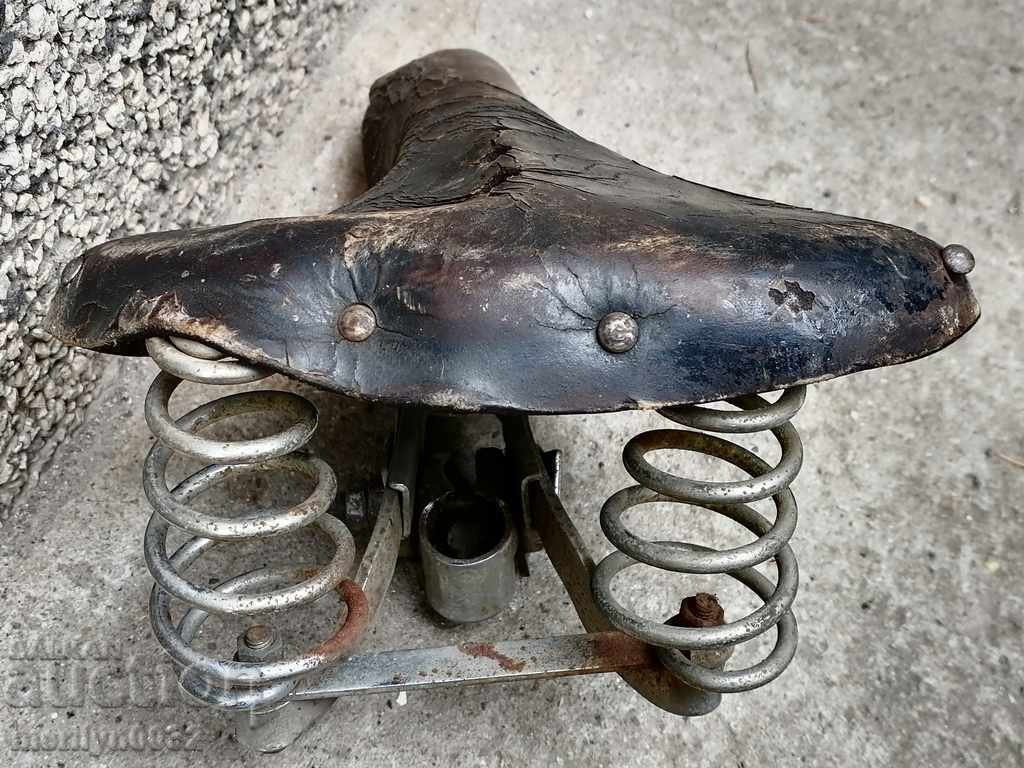 Scaun de bicicletă din piele veche, bicicletă - 7