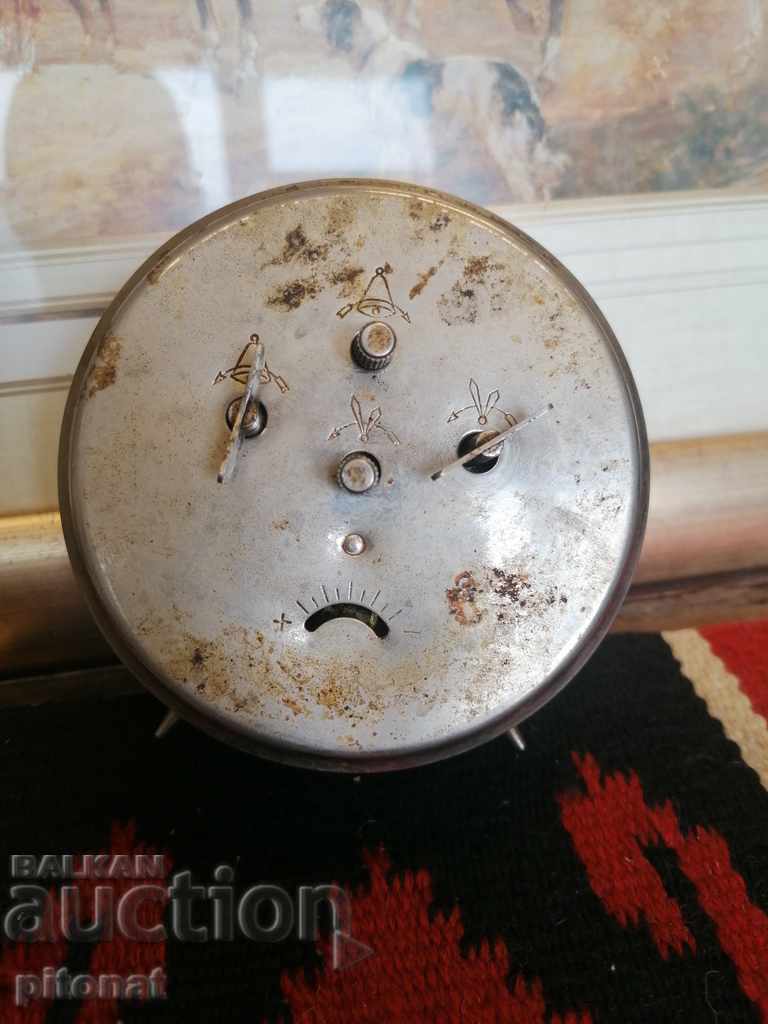 Παράδοση Συλλεκτικά ξυπνητήρι INSA Παράδοση Συλλεκτικά ξυπνητήρι INSA