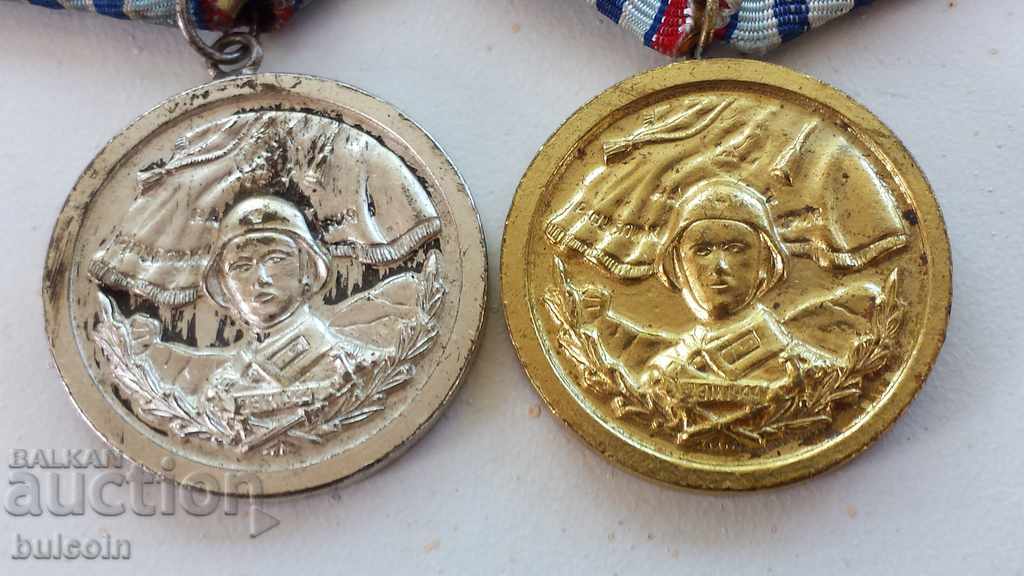 Лот от 2 Военни медала 1959 г за 10 и 15 години служба в БНА с цена 13.00 лв. | € 6.65 Лот от 2 Военни медала 1959 г за 10 и 15 години служба в БНА с цена 13.00 лв. | € 6.65