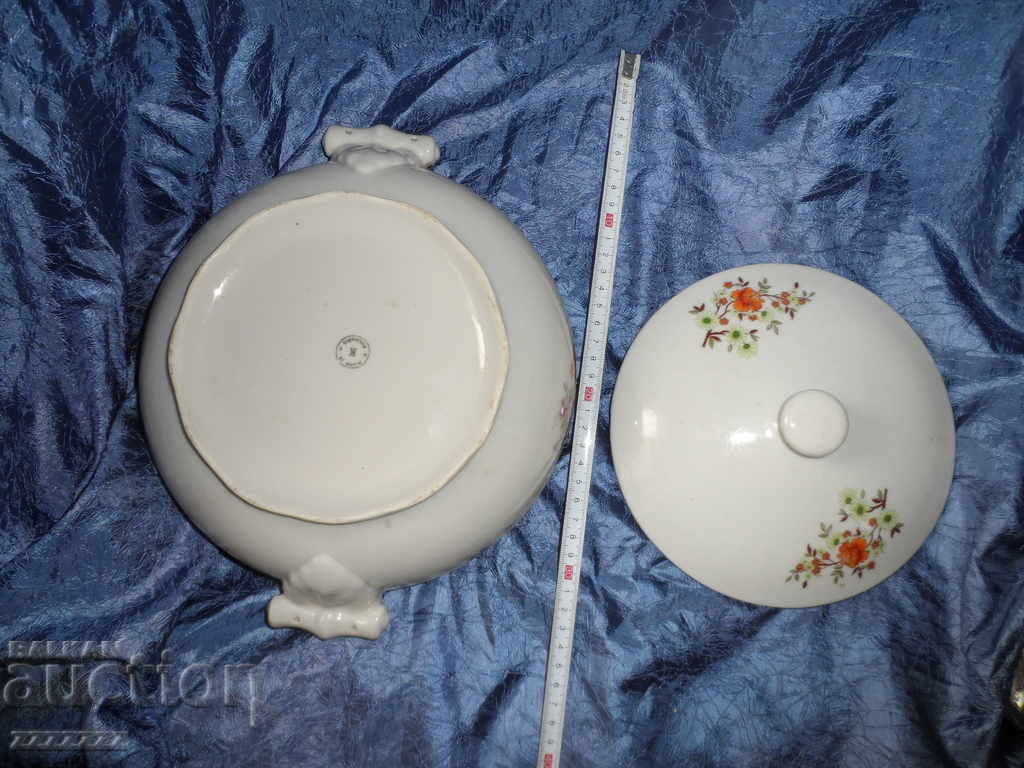 Auction porcelain soup bowl Auction porcelain soup bowl