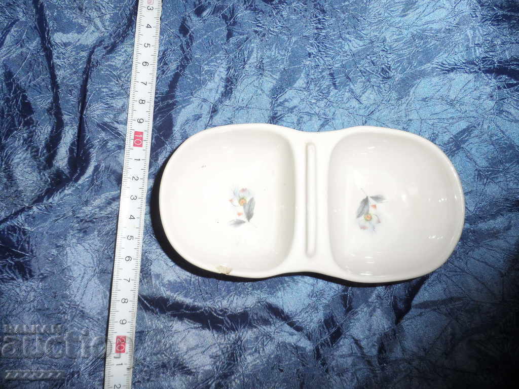 porcelain salt shaker with price 5.00 BGN | € 2.56 porcelain salt shaker with price 5.00 BGN | € 2.56