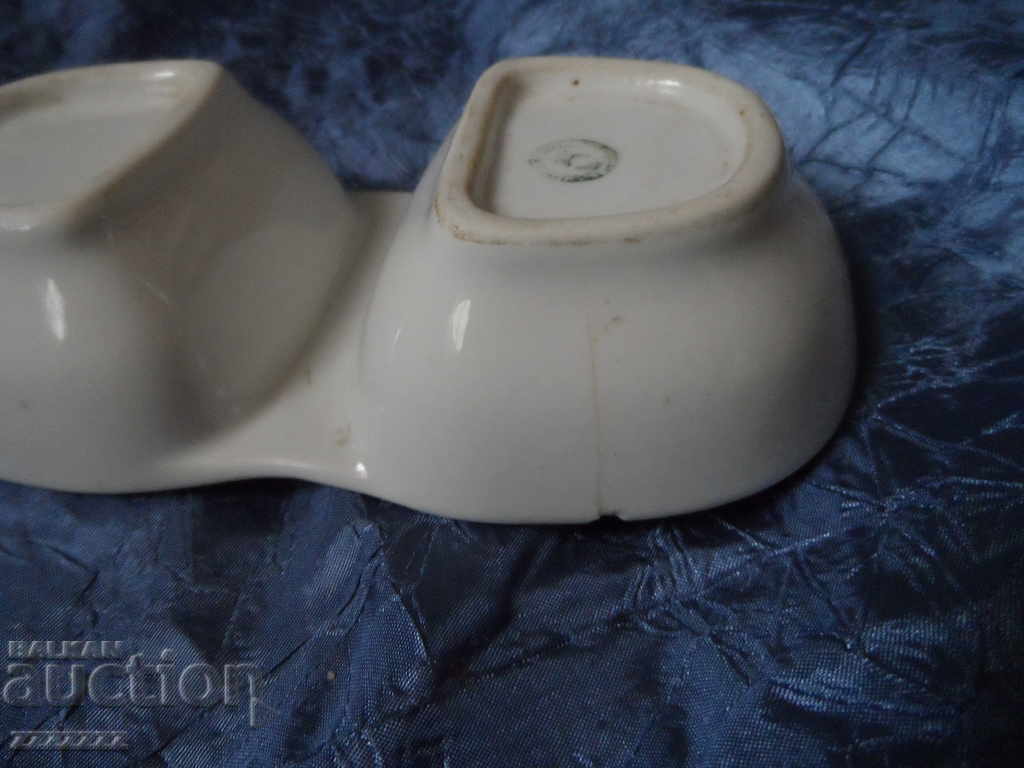 Delivery of porcelain salt shaker Delivery of porcelain salt shaker