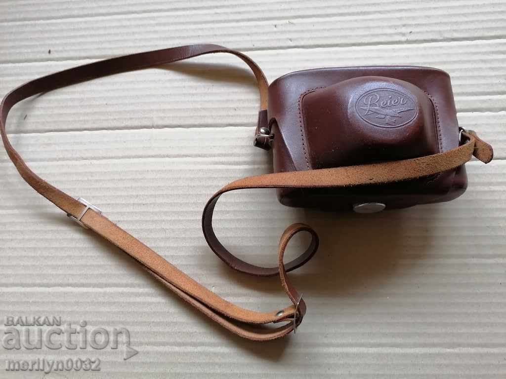 Φωτογραφική μηχανή με θήκη Beirette, Γερμανία με τιμή 59.00 BGN | € 30.17 Φωτογραφική μηχανή με θήκη Beirette, Γερμανία με τιμή 59.00 BGN | € 30.17