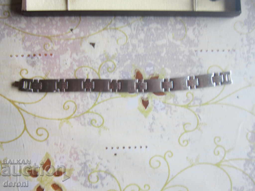 Μεγάλο βραχιόλι από ανοξείδωτο ατσάλι σε κουτί με τιμή 10.00 BGN | € 5.11