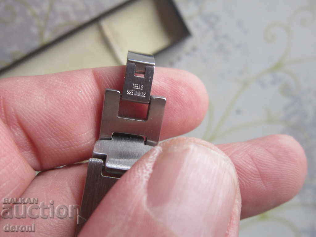 Παράδοση Μεγάλο βραχιόλι από ανοξείδωτο ατσάλι σε κουτί