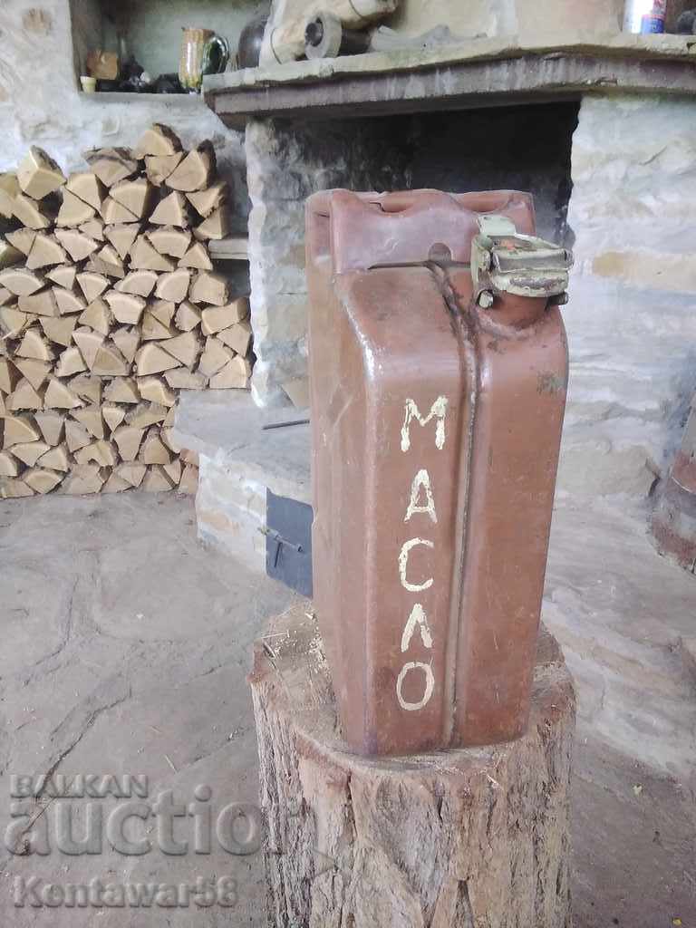 20L metal can for fuel. 20L metal can for fuel.