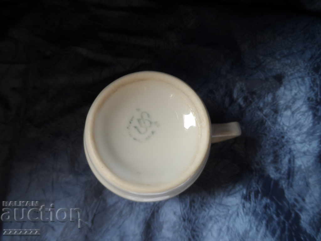 Delivery of porcelain cup 3 Delivery of porcelain cup 3