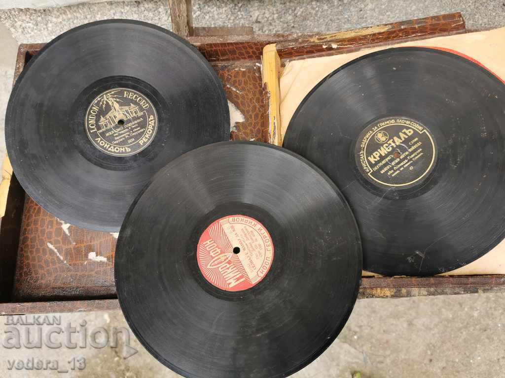 Auction STAR GRAMOPHONE WITH MANIVEL Auction STAR GRAMOPHONE WITH MANIVEL