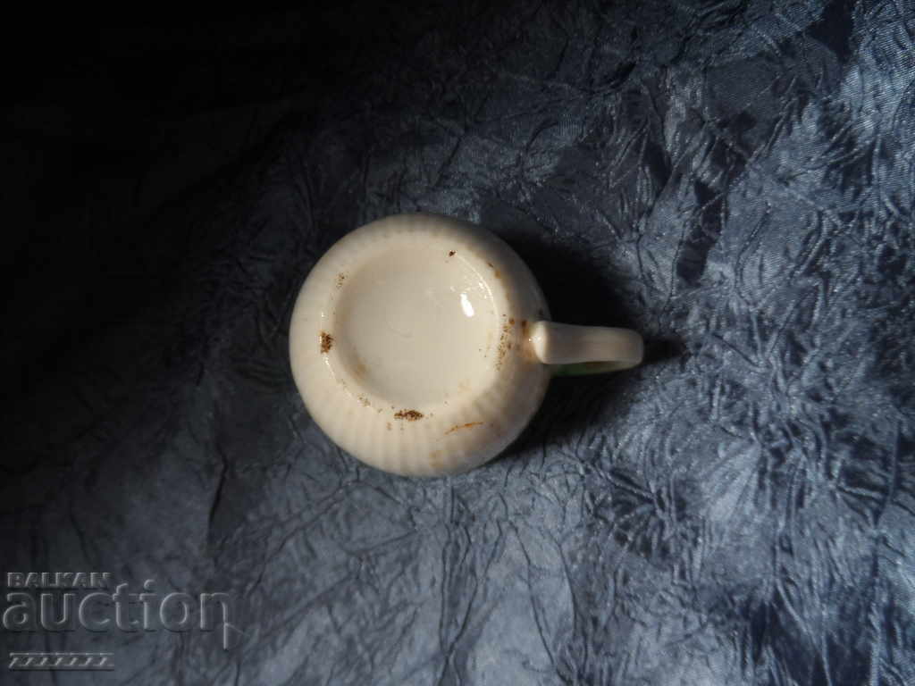 Delivery of porcelain cup 4 Delivery of porcelain cup 4