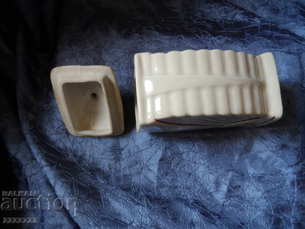 Δημοπρασία πορσελάνινο βάζο κανέλας Δημοπρασία πορσελάνινο βάζο κανέλας