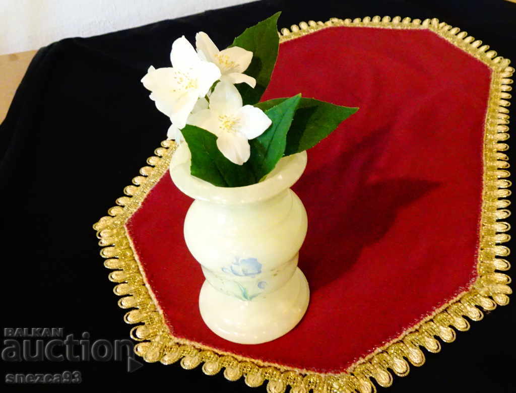 Δημοπρασία Γερμανικό βάζο από λευκό μάρμαρο. Δημοπρασία Γερμανικό βάζο από λευκό μάρμαρο.