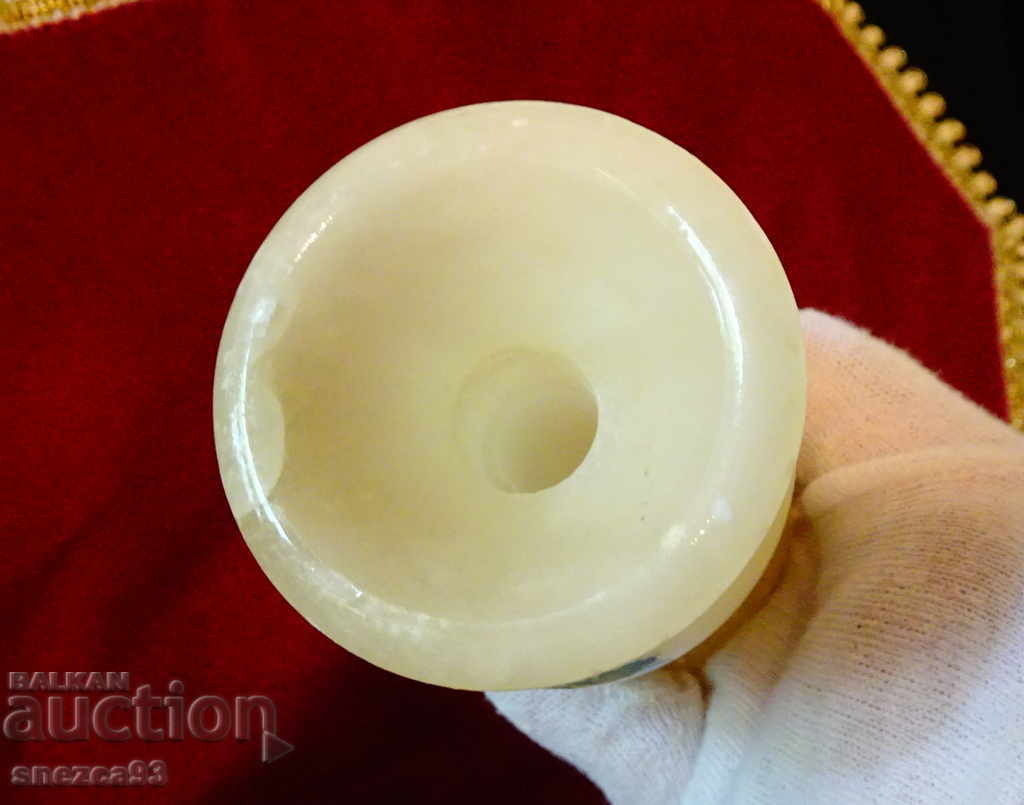 Παράδοση Γερμανικό βάζο από λευκό μάρμαρο. Παράδοση Γερμανικό βάζο από λευκό μάρμαρο.