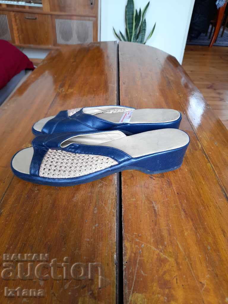Papuci bătrâni cu preț 20.00 BGN | € 10.23