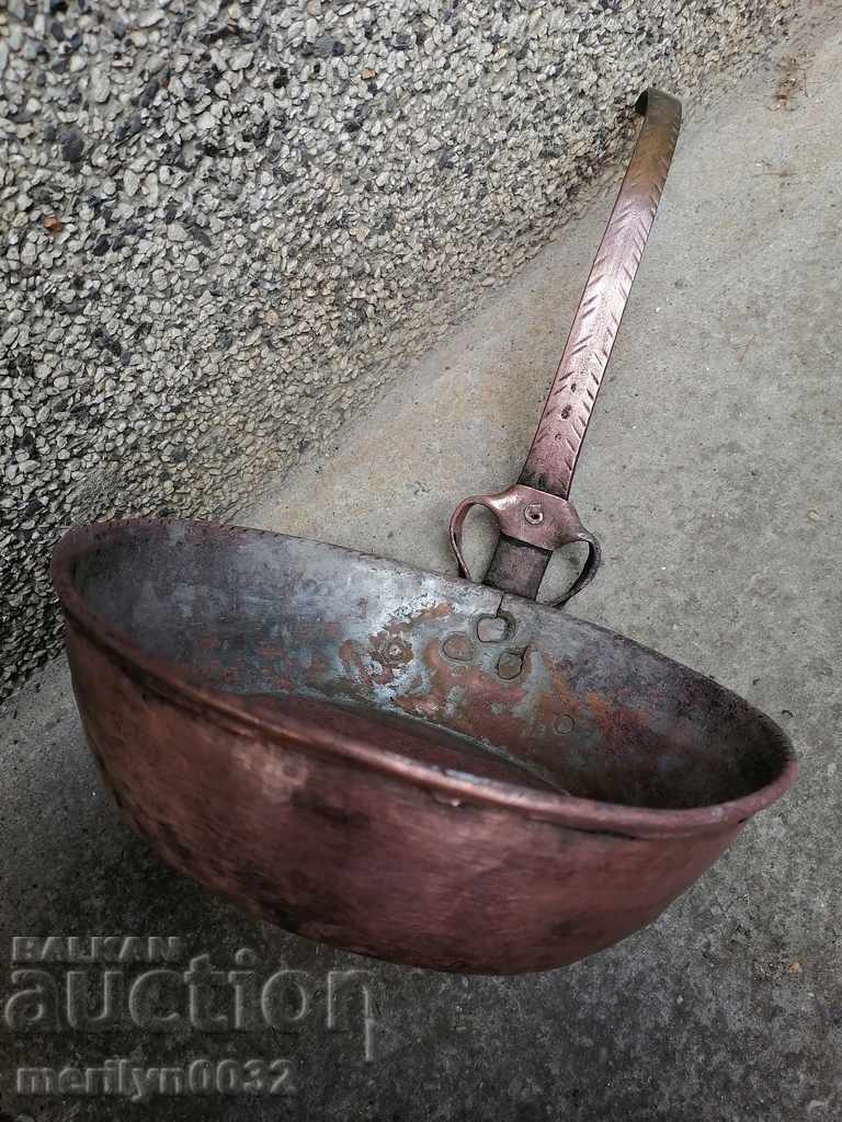 An old copper pan, a baker, a tray, a copper pot with price 82.00 BGN | € 41.93 An old copper pan, a baker, a tray, a copper pot with price 82.00 BGN | € 41.93