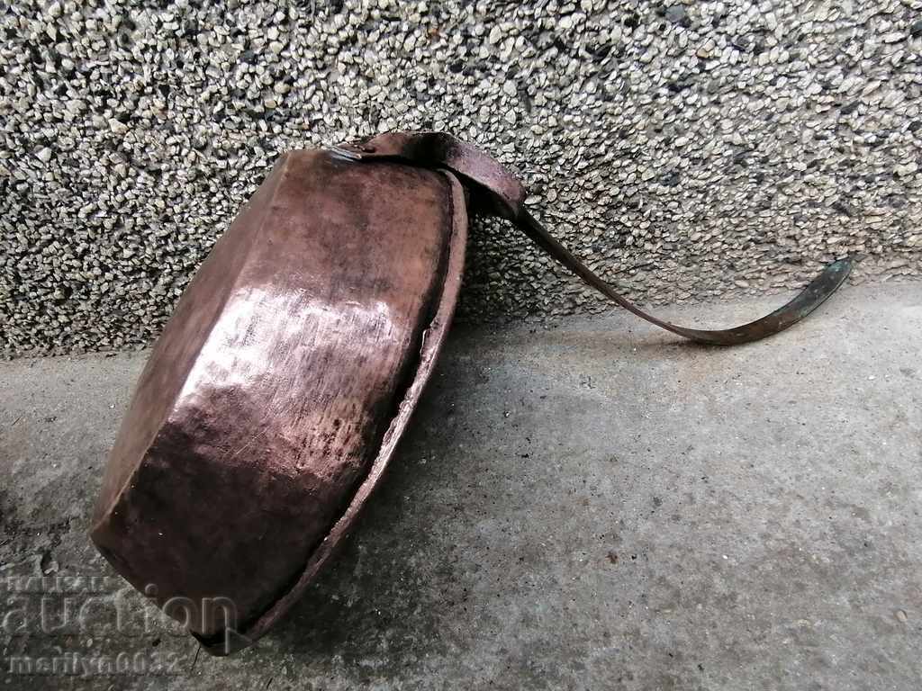 Delivery of An old copper pan, a baker, a tray, a copper pot Delivery of An old copper pan, a baker, a tray, a copper pot