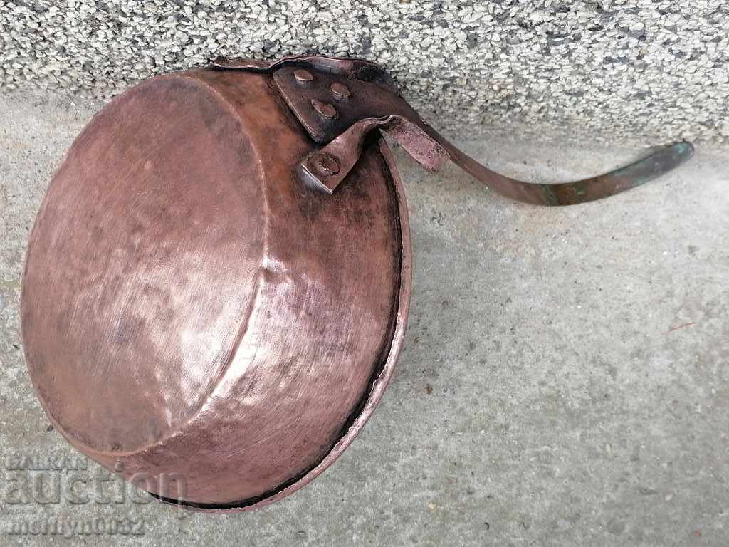 An old copper pan, a baker, a tray, a copper pot - 6 An old copper pan, a baker, a tray, a copper pot - 6