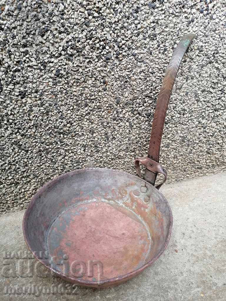 An old copper pan, a baker, a tray, a copper pot - 7 An old copper pan, a baker, a tray, a copper pot - 7