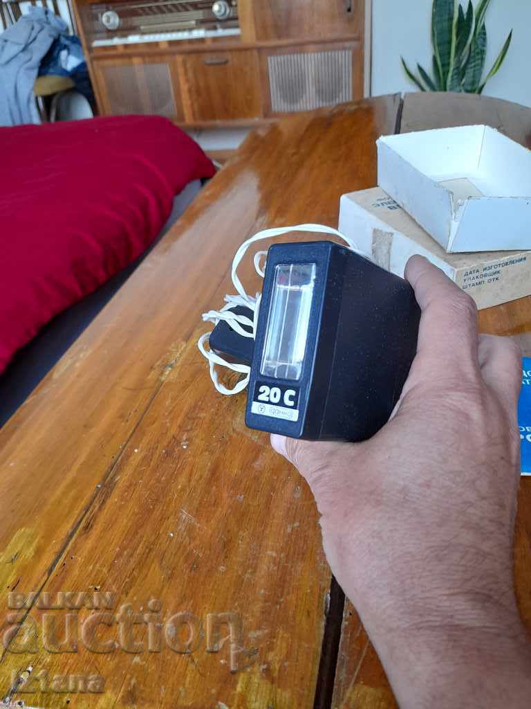 Vechi aparat de fotografiat cu bliț Electronică - 5 Vechi aparat de fotografiat cu bliț Electronică - 5