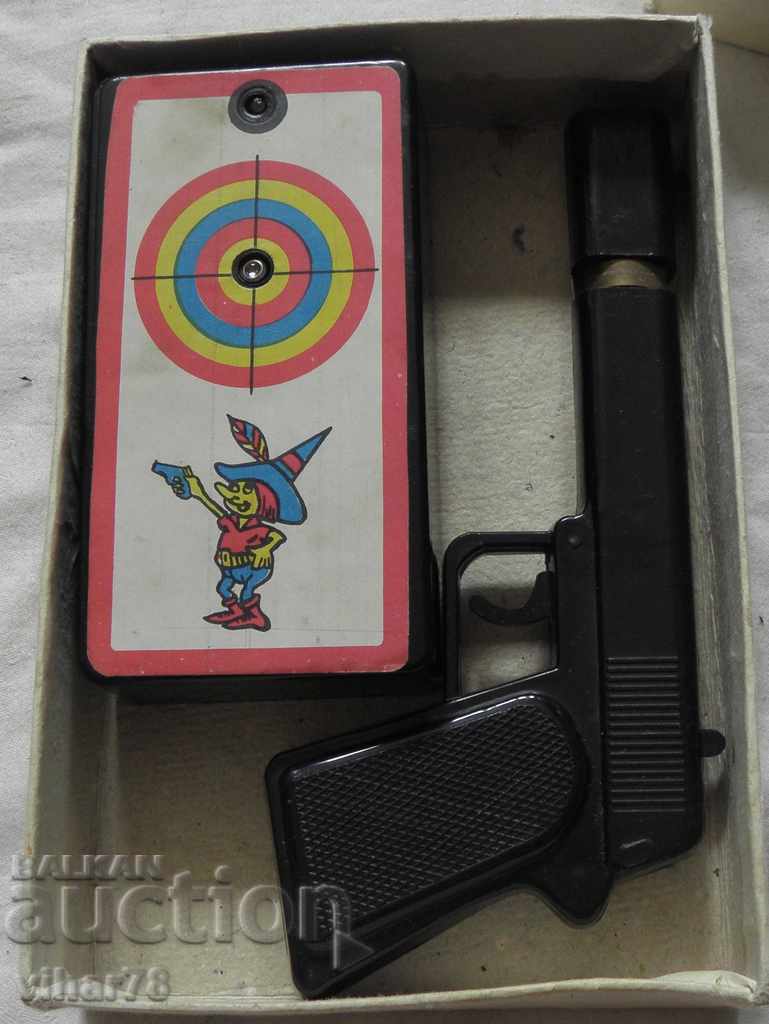 Delivery of CHILDREN'S PISTOL WITH TARGET Delivery of CHILDREN'S PISTOL WITH TARGET
