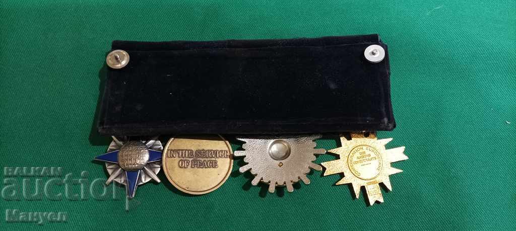 Delivery of I am selling a block of orders and medals. Delivery of I am selling a block of orders and medals.