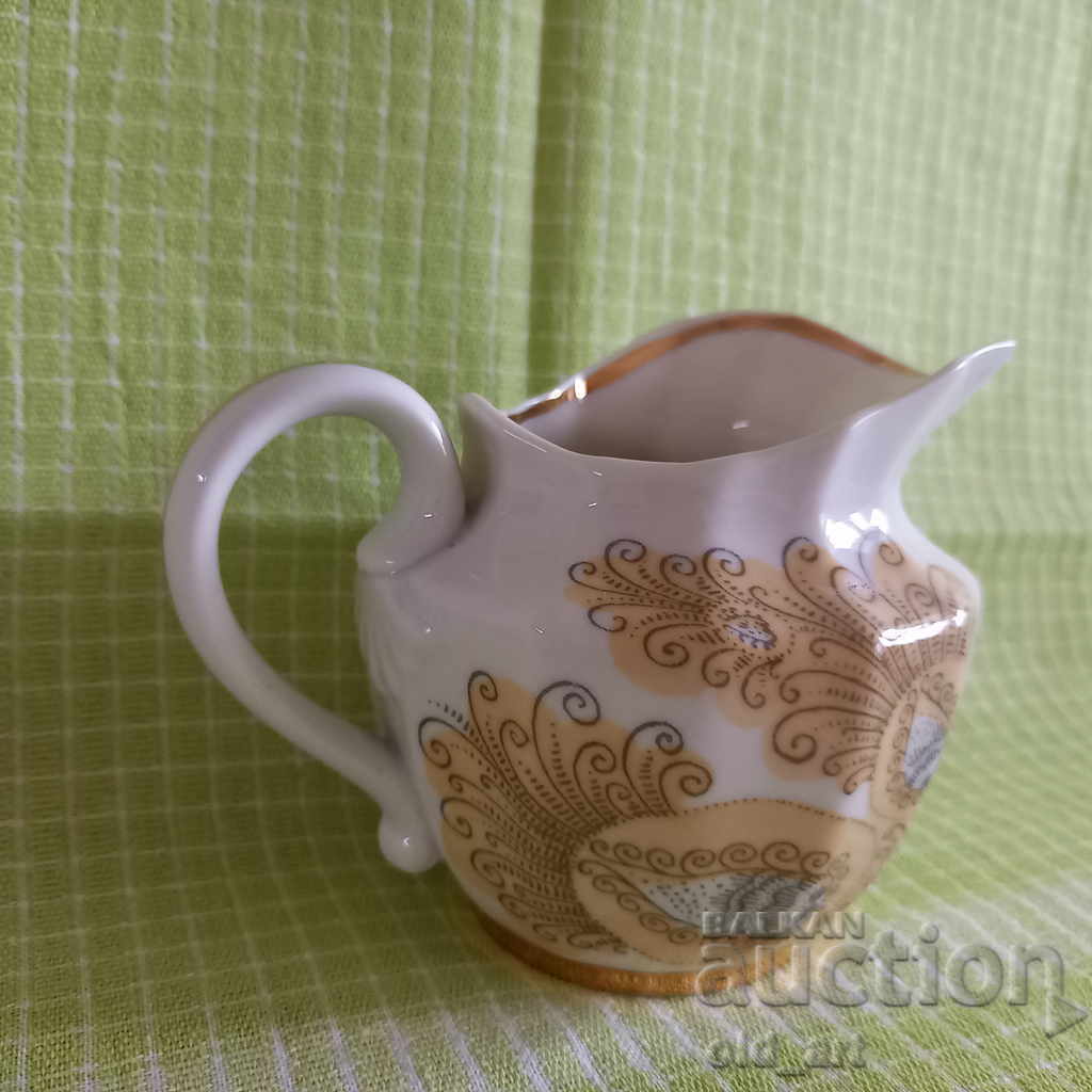 Ρωσική πορσελάνη με κόκαλο της δεκαετίας του 1970 - Κανάτα γάλακτος με επίχρυσο με τιμή € 15.00 | 29.34 BGN