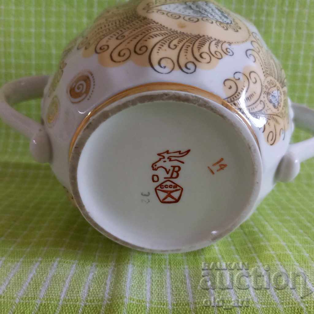 Delivery of Russian fine bone porcelain from the 70's - Sugar bowl Delivery of Russian fine bone porcelain from the 70's - Sugar bowl