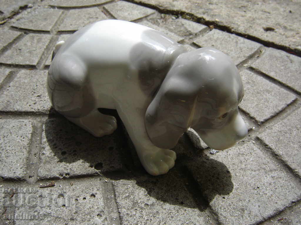 OLD PORCELAIN DOG ROYAL with price 45.00 BGN | € 23.01 OLD PORCELAIN DOG ROYAL with price 45.00 BGN | € 23.01