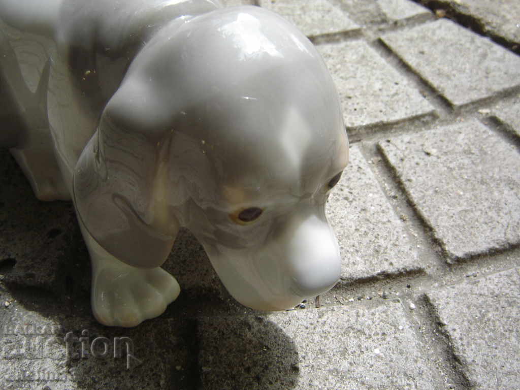 Auction OLD PORCELAIN DOG ROYAL Auction OLD PORCELAIN DOG ROYAL