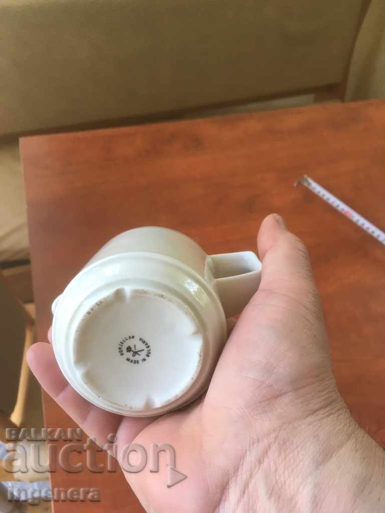 Auction  PORCELAIN KETTLE JUG BULGARIA