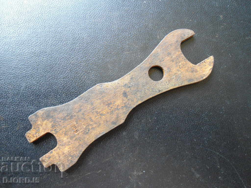 An old switch with price 2.00 BGN | € 1.02 An old switch with price 2.00 BGN | € 1.02