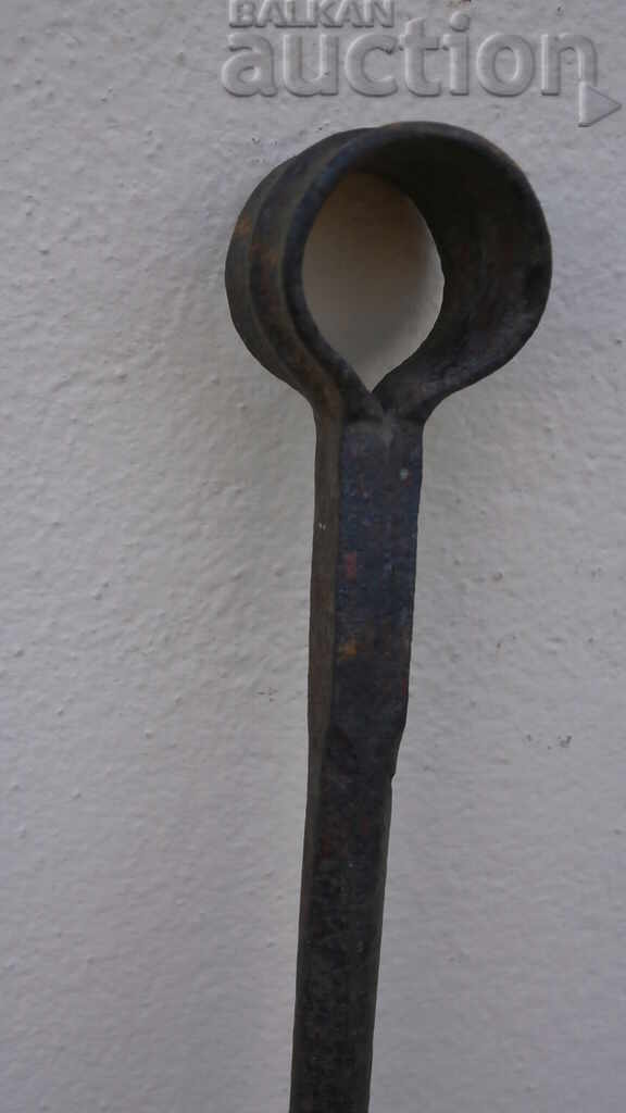 Delivery of ancient large drill Delivery of ancient large drill