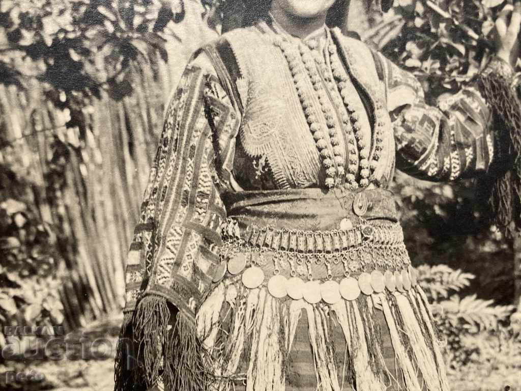 Livrarea Femeie în costum macedonean fotografie veche Livrarea Femeie în costum macedonean fotografie veche