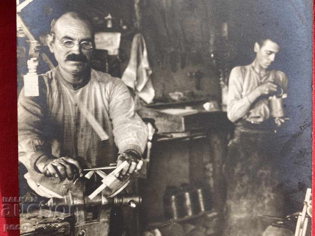 Maestrul Kantardzhiya fotografie veche cu preț 30.00 BGN | € 15.34 Maestrul Kantardzhiya fotografie veche cu preț 30.00 BGN | € 15.34