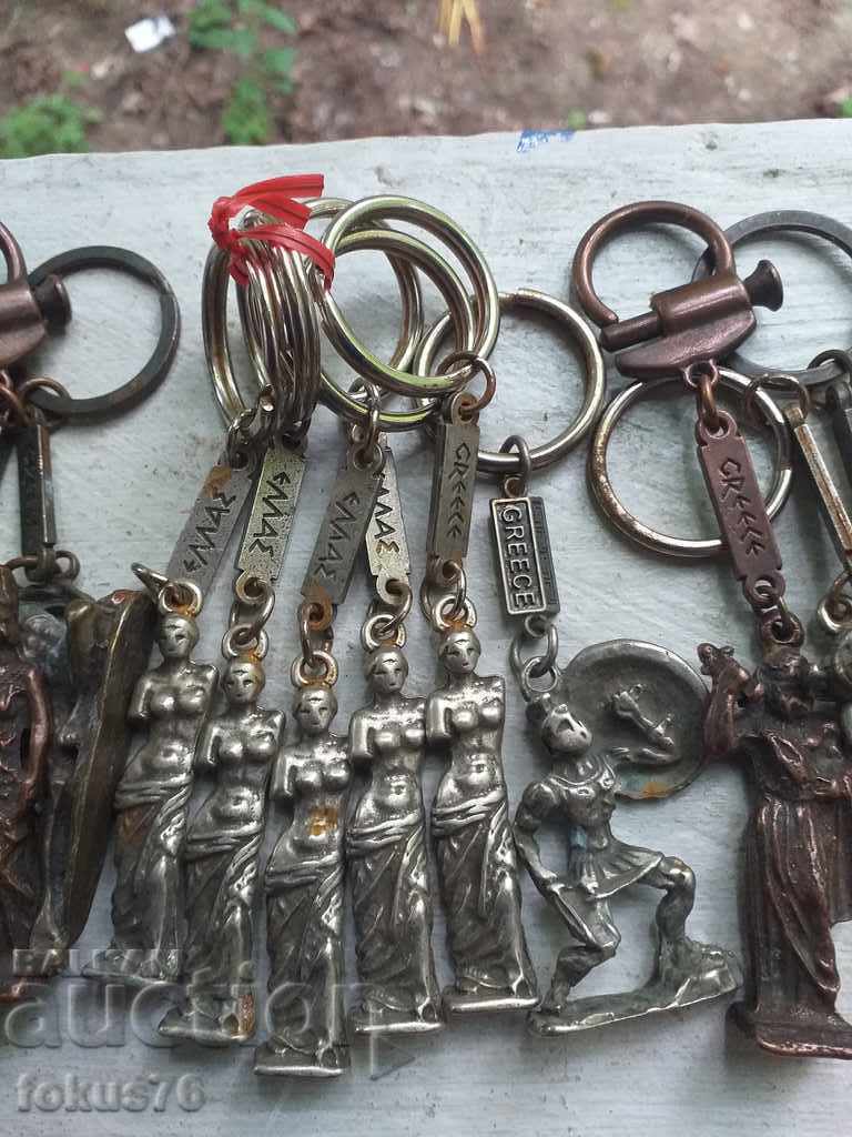 Auction A large lot of metal key chains Auction A large lot of metal key chains