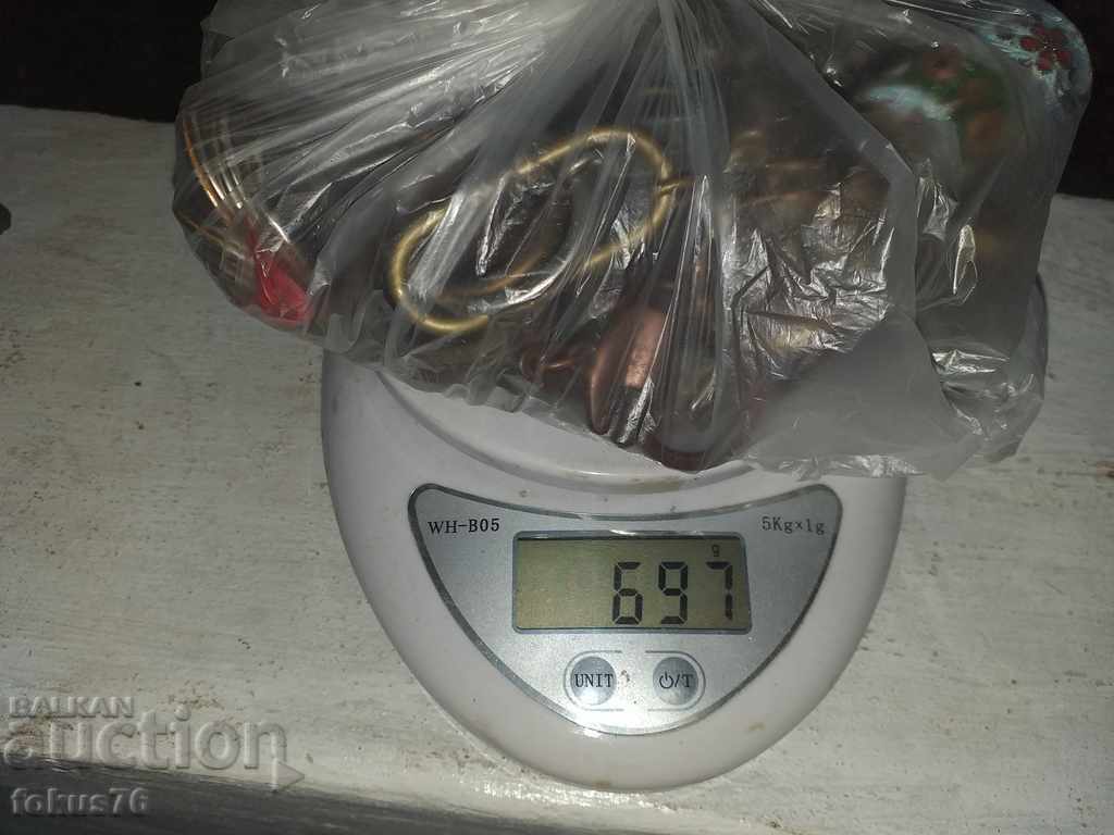 A large lot of metal key chains - 6 A large lot of metal key chains - 6