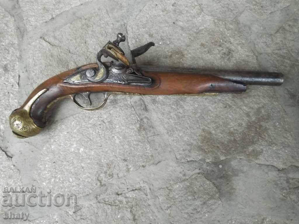 Кремъчен пистолет , пищов ,Кремъклия с цена 1550.00 лв. | € 792.50 Кремъчен пистолет , пищов ,Кремъклия с цена 1550.00 лв. | € 792.50
