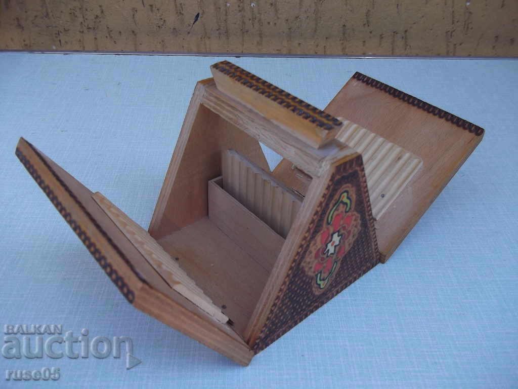 Auction Triangular wooden cigarette case pyrographed from the sauce Auction Triangular wooden cigarette case pyrographed from the sauce