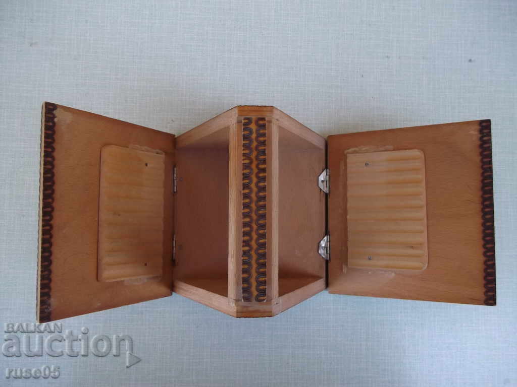 Delivery of Triangular wooden cigarette case pyrographed from the sauce Delivery of Triangular wooden cigarette case pyrographed from the sauce