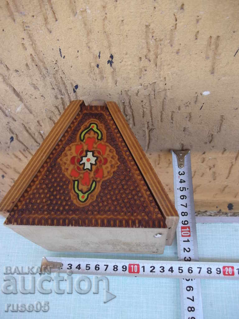 Triangular wooden cigarette case pyrographed from the sauce - 6 Triangular wooden cigarette case pyrographed from the sauce - 6