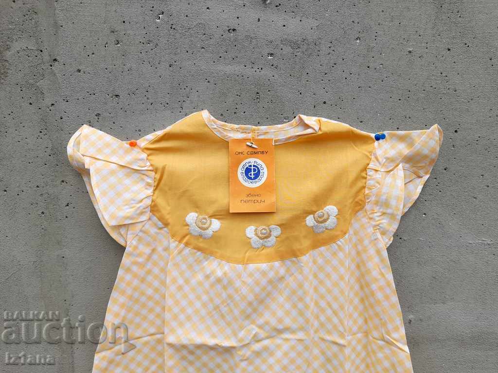 Ένα παλιό παιδικό φόρεμα με τιμή 15.00 BGN | € 7.67 Ένα παλιό παιδικό φόρεμα με τιμή 15.00 BGN | € 7.67