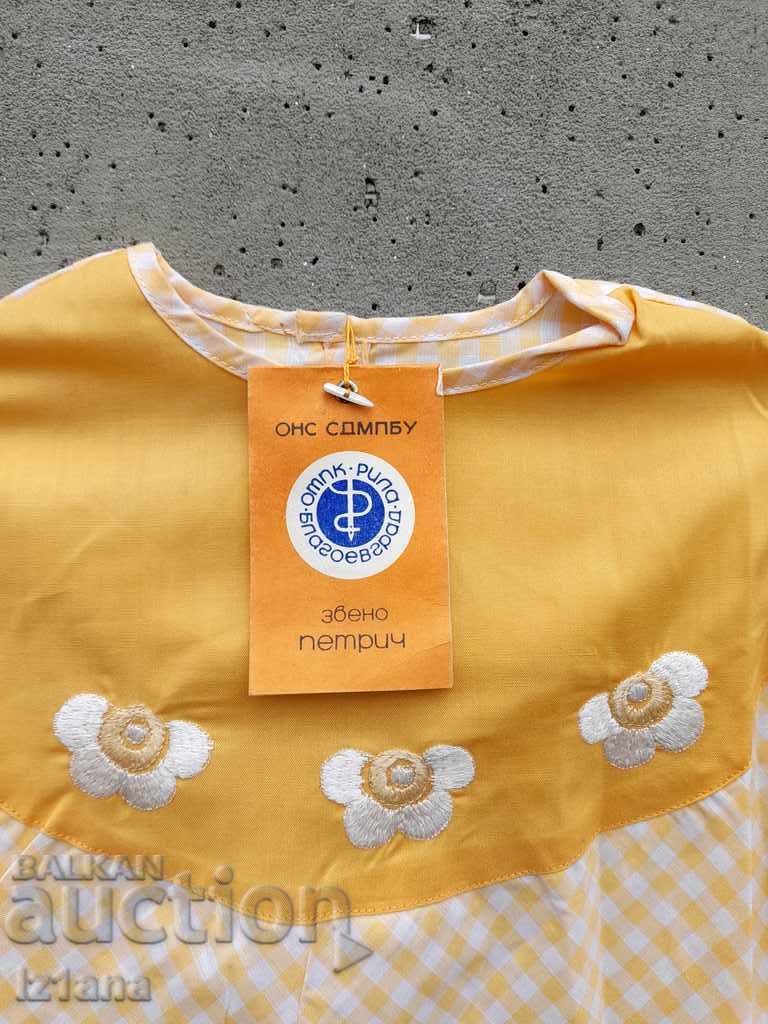 Παράδοση Ένα παλιό παιδικό φόρεμα Παράδοση Ένα παλιό παιδικό φόρεμα