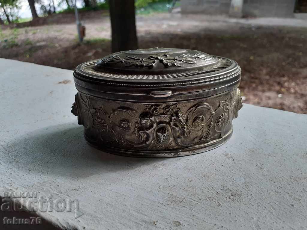 Страхотна метална кутия за бижута с цена 49.00 лв. | € 25.05 Страхотна метална кутия за бижута с цена 49.00 лв. | € 25.05