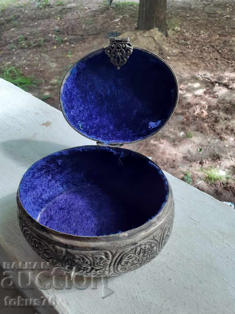 Delivery of Great metal jewelry box with enamel Delivery of Great metal jewelry box with enamel