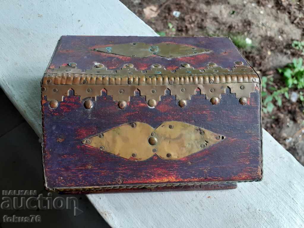 Great wooden jewelry box with brass casket with price 69.00 BGN | € 35.28 Great wooden jewelry box with brass casket with price 69.00 BGN | € 35.28