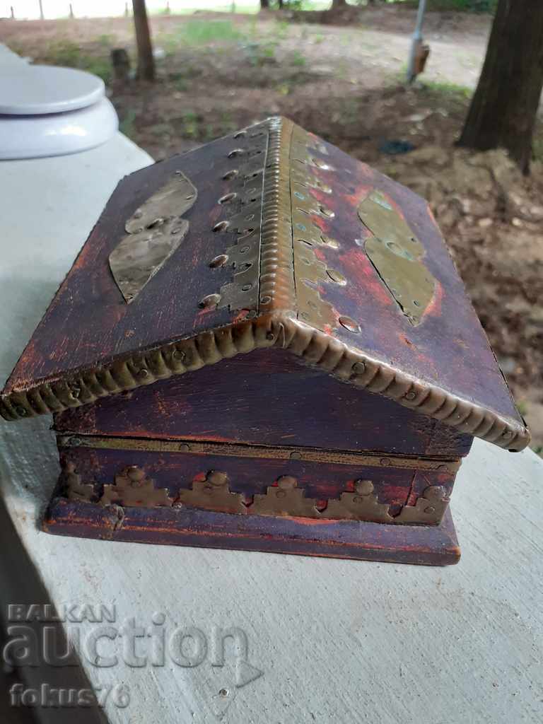 Auction Great wooden jewelry box with brass casket Auction Great wooden jewelry box with brass casket