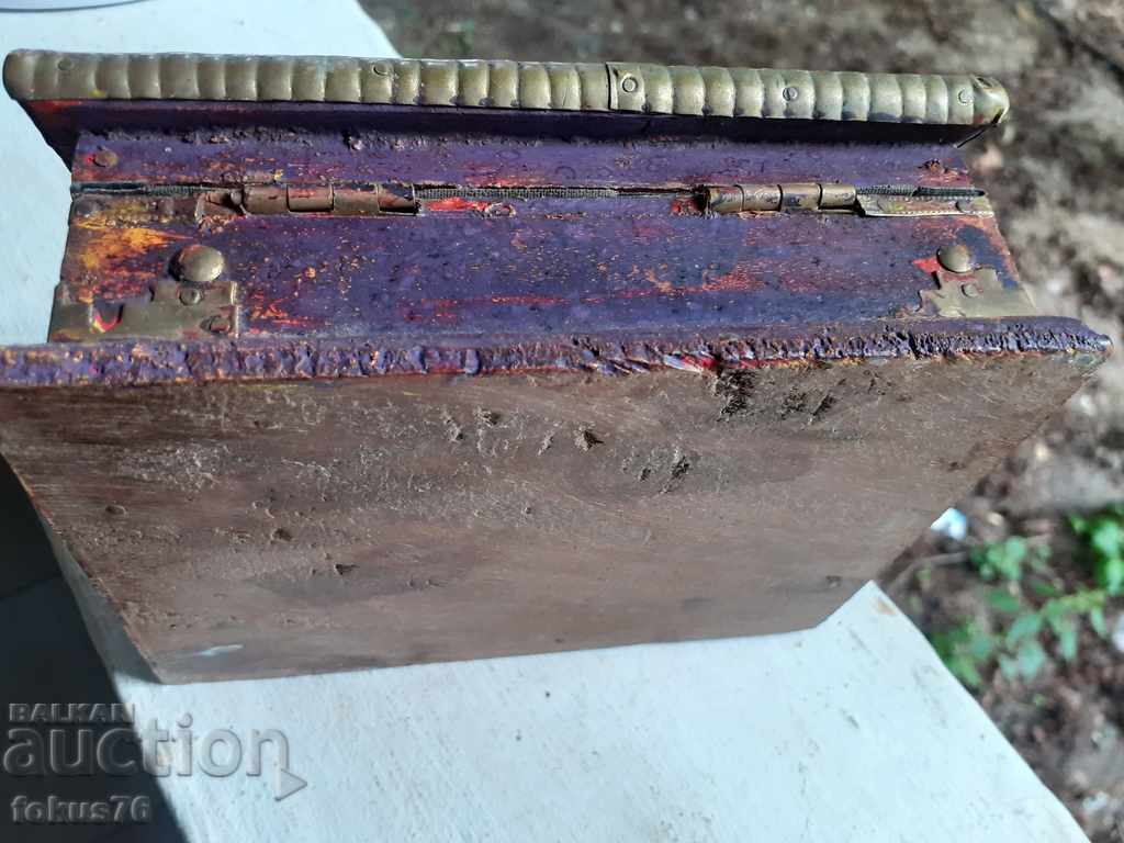 Delivery of Great wooden jewelry box with brass casket Delivery of Great wooden jewelry box with brass casket