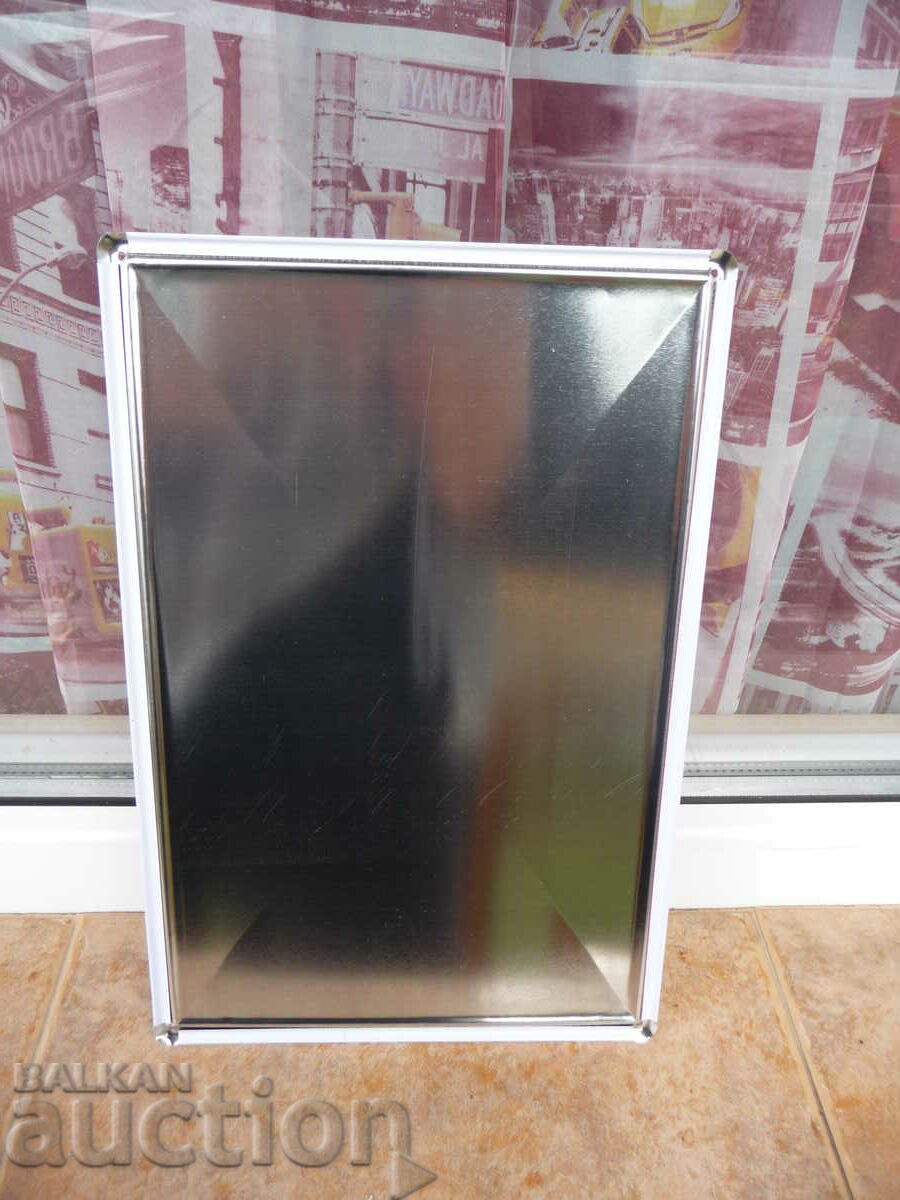 Auction Metal plate wine bottles Pur Bordeaux Malesan glasses bottle Auction Metal plate wine bottles Pur Bordeaux Malesan glasses bottle