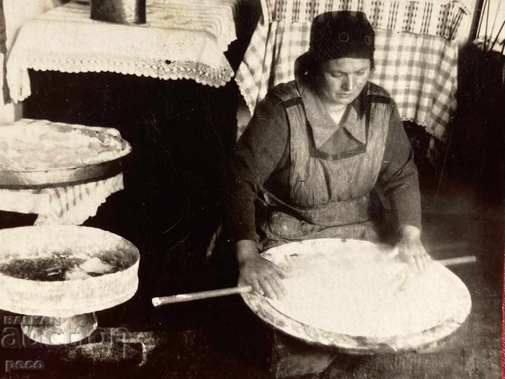 Making pie Karlovo old photo