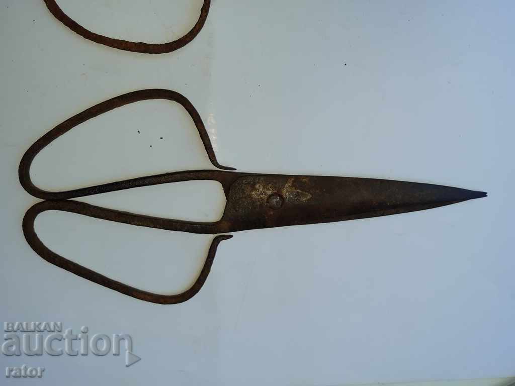 Large old forged scissors, 2 pieces. Scissors - 5 Large old forged scissors, 2 pieces. Scissors - 5