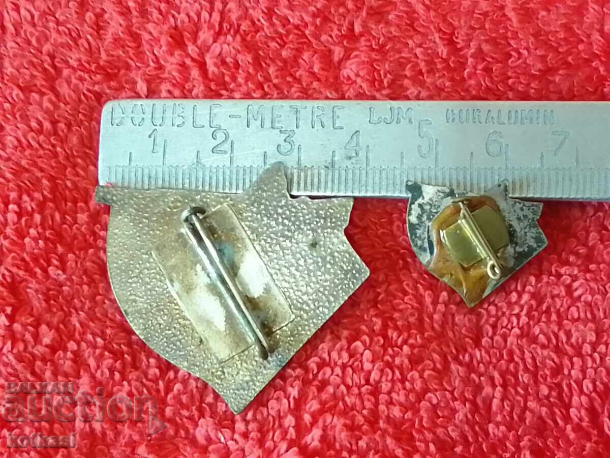 Lot large and small BPFC 1923 - 1944 G Dimitrov enamel with price 21.50 BGN | € 10.99 Lot large and small BPFC 1923 - 1944 G Dimitrov enamel with price 21.50 BGN | € 10.99